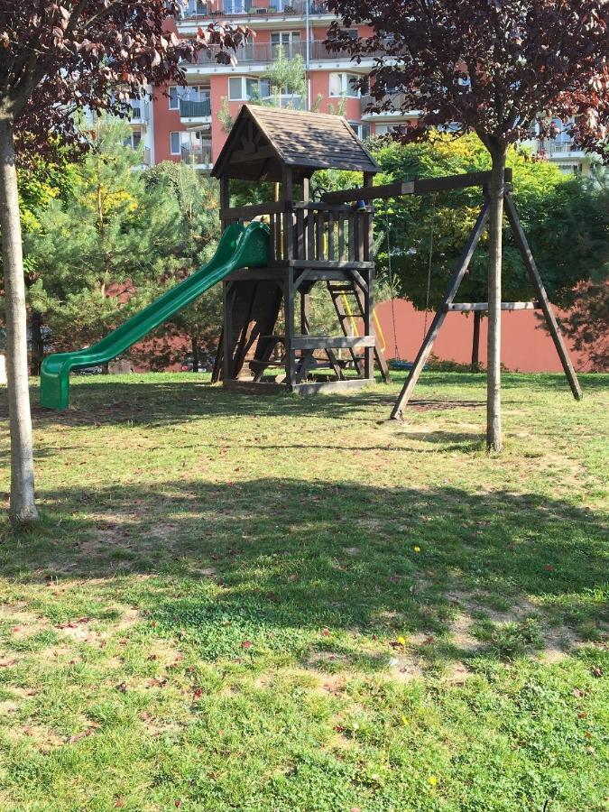 Brand New Apartment. Parking Spot Included! Pressburg Exterior foto