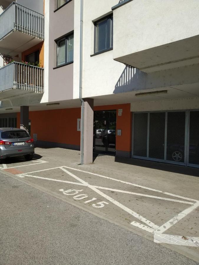 Brand New Apartment. Parking Spot Included! Pressburg Exterior foto
